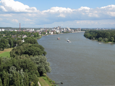 Blick auf das Biebricher Rheinufer (August 2007)