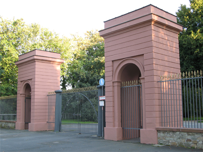 Das nördliche Eingangstor des Biebricher Schlossparks (August 2007)