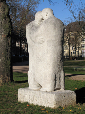 Skulptur in der Robert-Krekel-Anlage (Februar 2008)