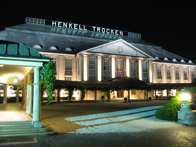 Die Sektkellerei Henkell bei Nacht (Juli 2007)
