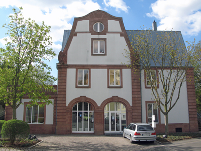 Der ehemalige Bahnhof Waldstraße (April 2012)