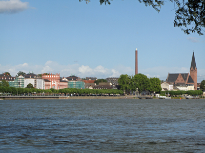 Blick von der Rettbergsaue auf das Biebricher Rheinufer (September 2007)
